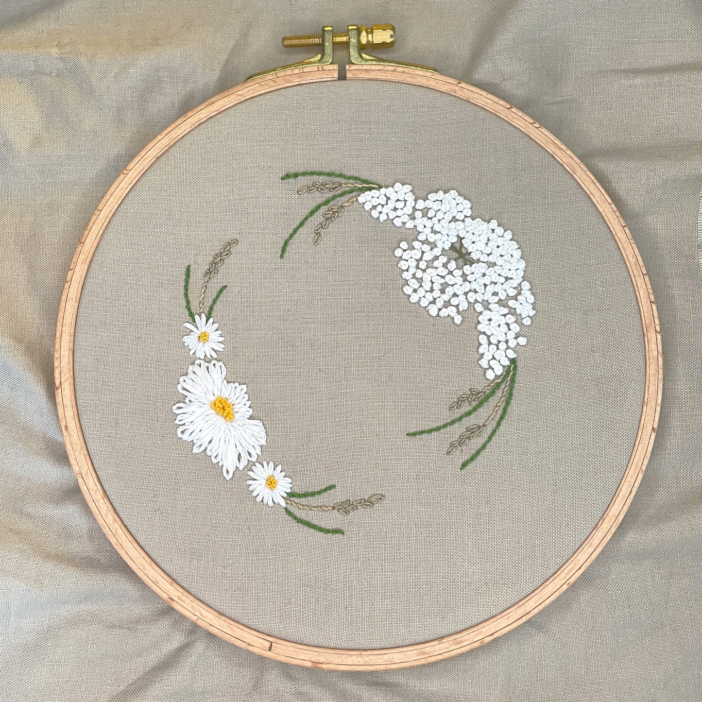 Embroidered cow parsley and daisy wreath design in a 6 inch hoop